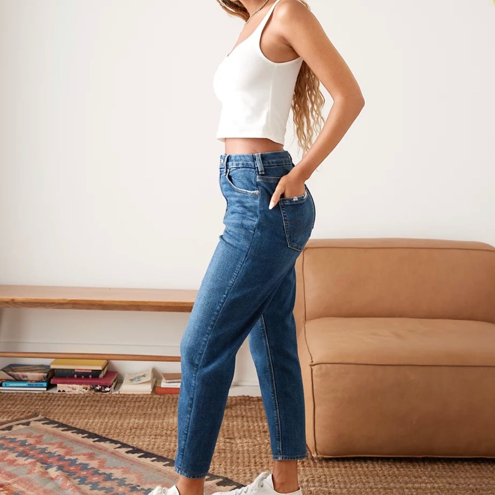 American Eagle mom curvy jeans size 8 Short